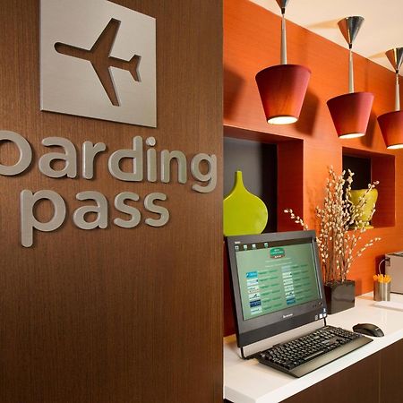 Courtyard By Marriott Waldorf Hotel Bagian luar foto