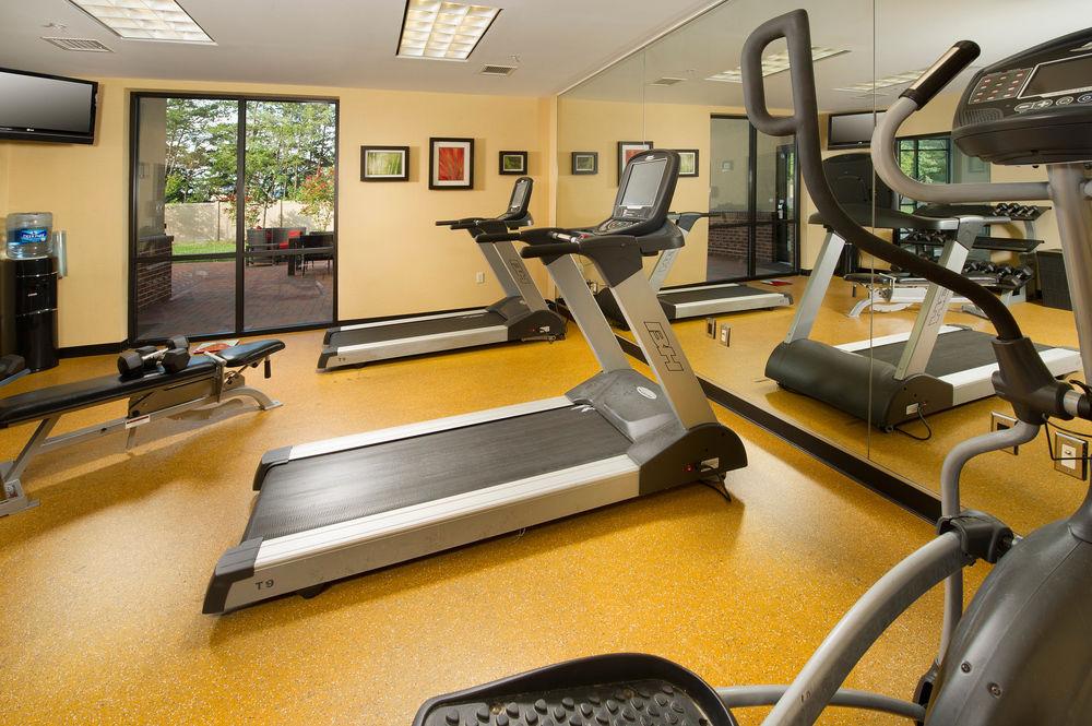 Courtyard By Marriott Waldorf Hotel Bagian luar foto