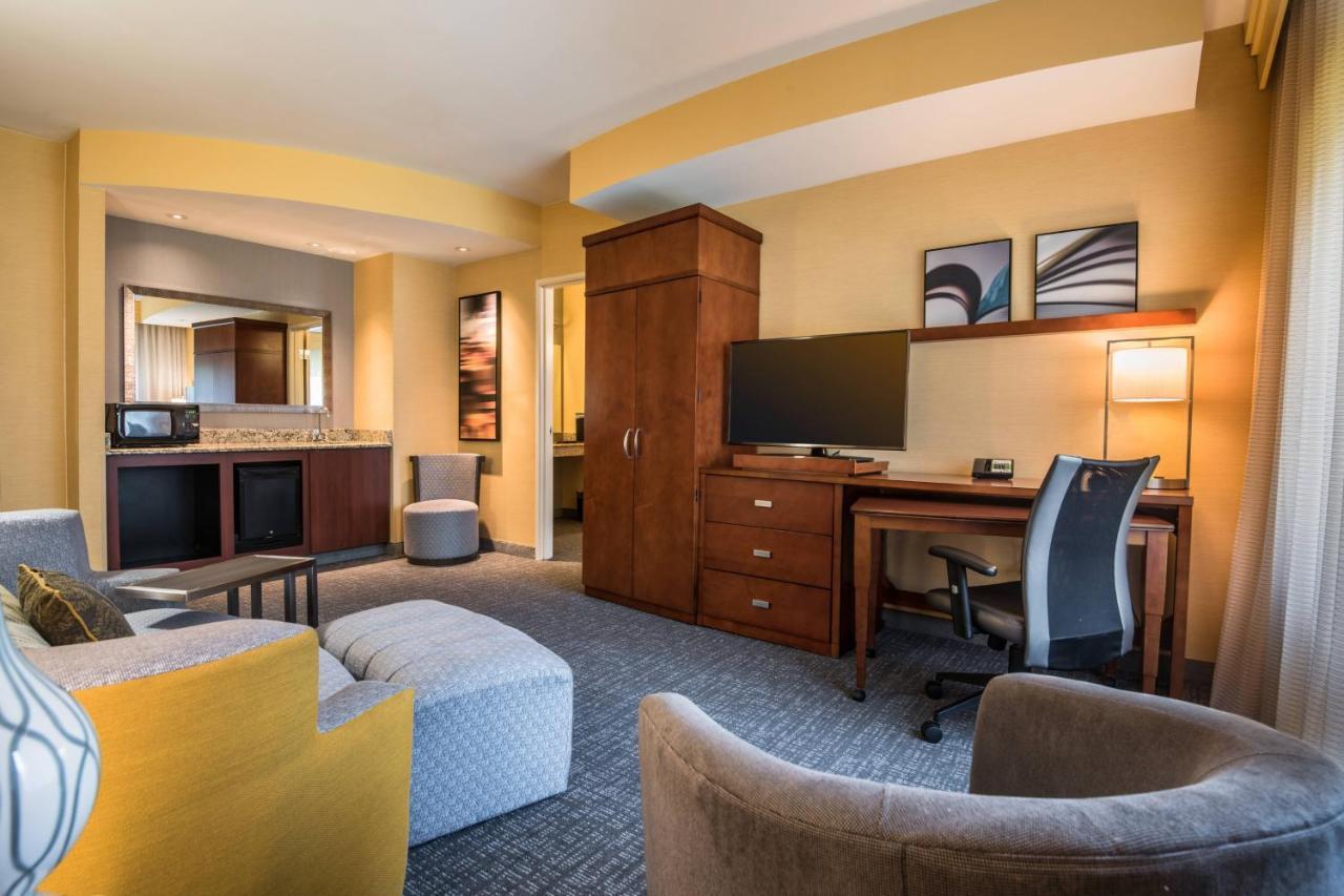 Courtyard By Marriott Waldorf Hotel Bagian luar foto