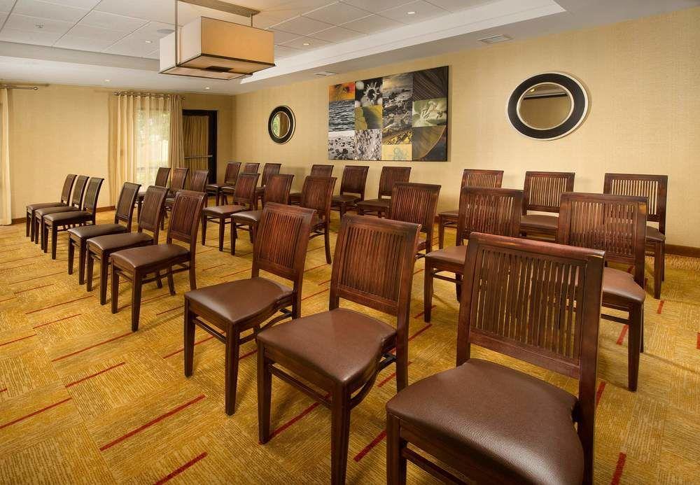 Courtyard By Marriott Waldorf Hotel Bagian luar foto