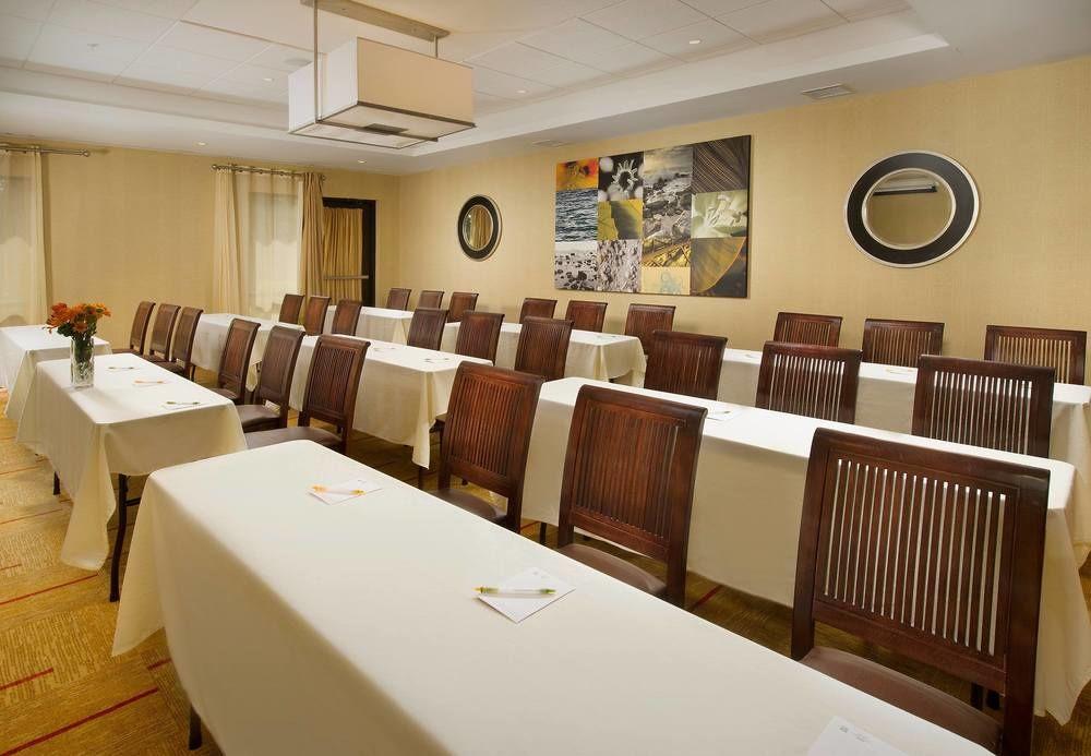 Courtyard By Marriott Waldorf Hotel Bagian luar foto