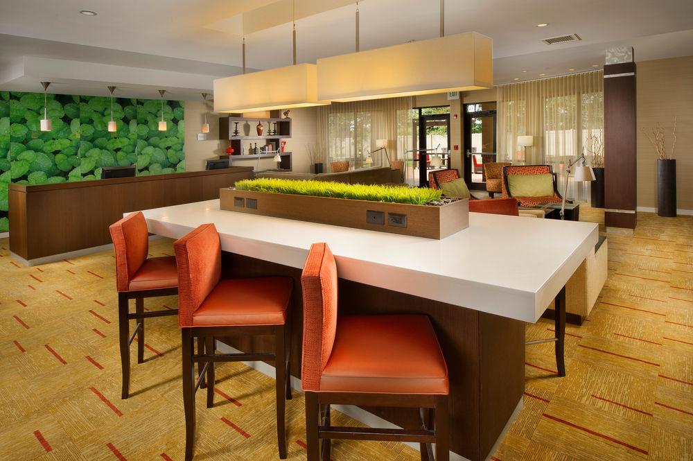 Courtyard By Marriott Waldorf Hotel Bagian luar foto