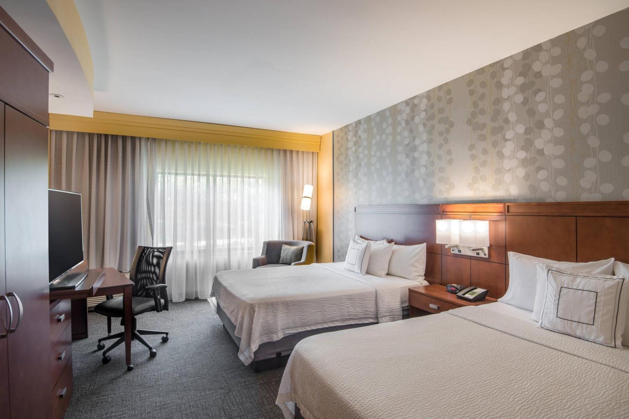 Courtyard By Marriott Waldorf Hotel Bagian luar foto
