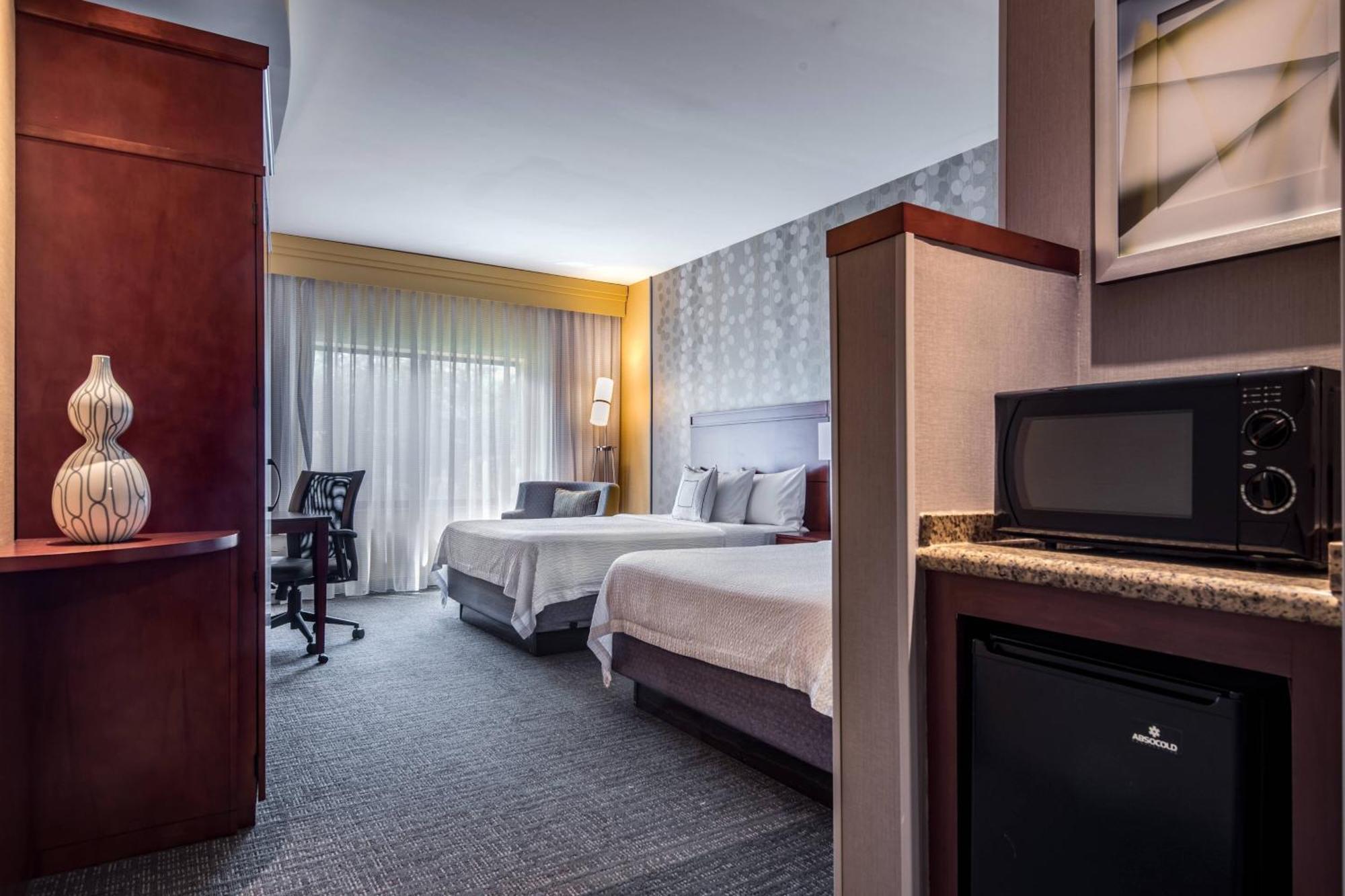 Courtyard By Marriott Waldorf Hotel Bagian luar foto