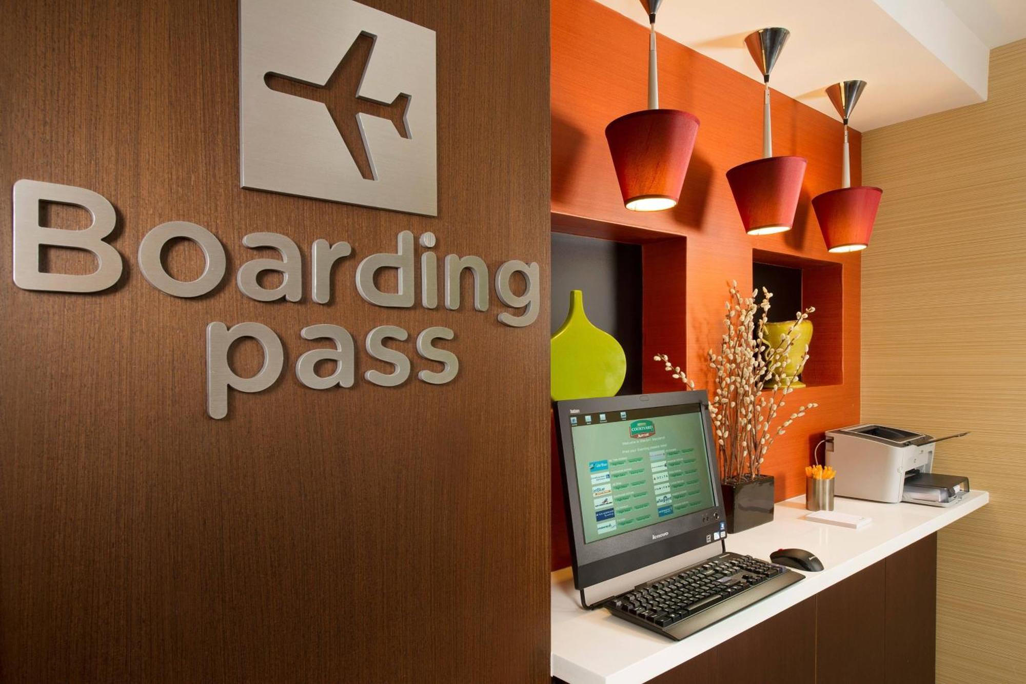Courtyard By Marriott Waldorf Hotel Bagian luar foto