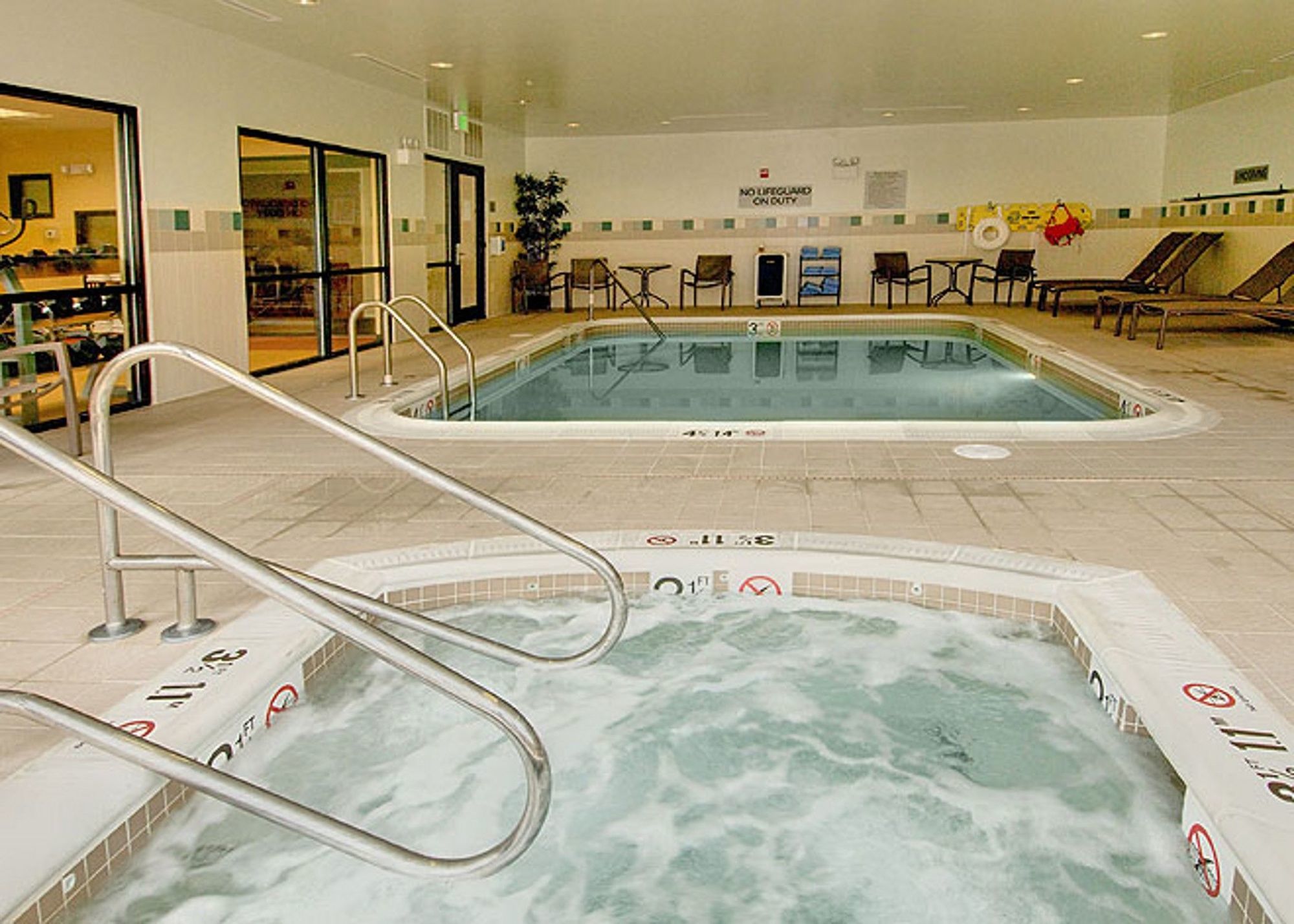 Courtyard By Marriott Waldorf Hotel Bagian luar foto