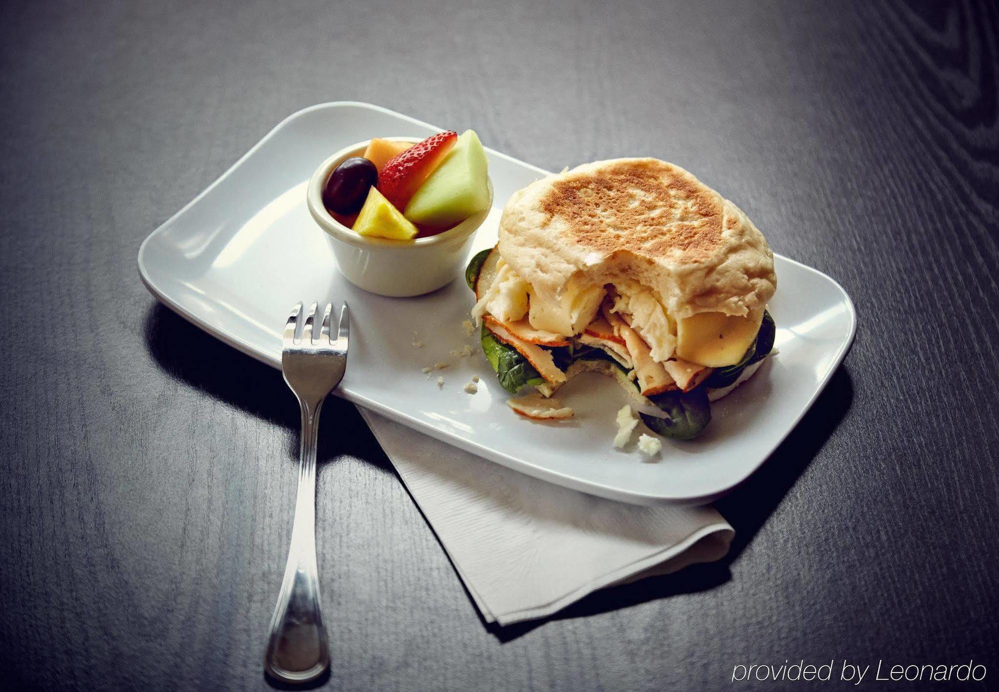 Courtyard By Marriott Waldorf Hotel Bagian luar foto