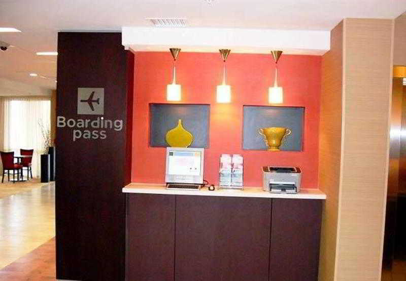 Courtyard By Marriott Waldorf Hotel Bagian luar foto