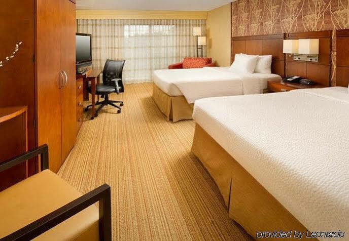 Courtyard By Marriott Waldorf Hotel Bagian luar foto